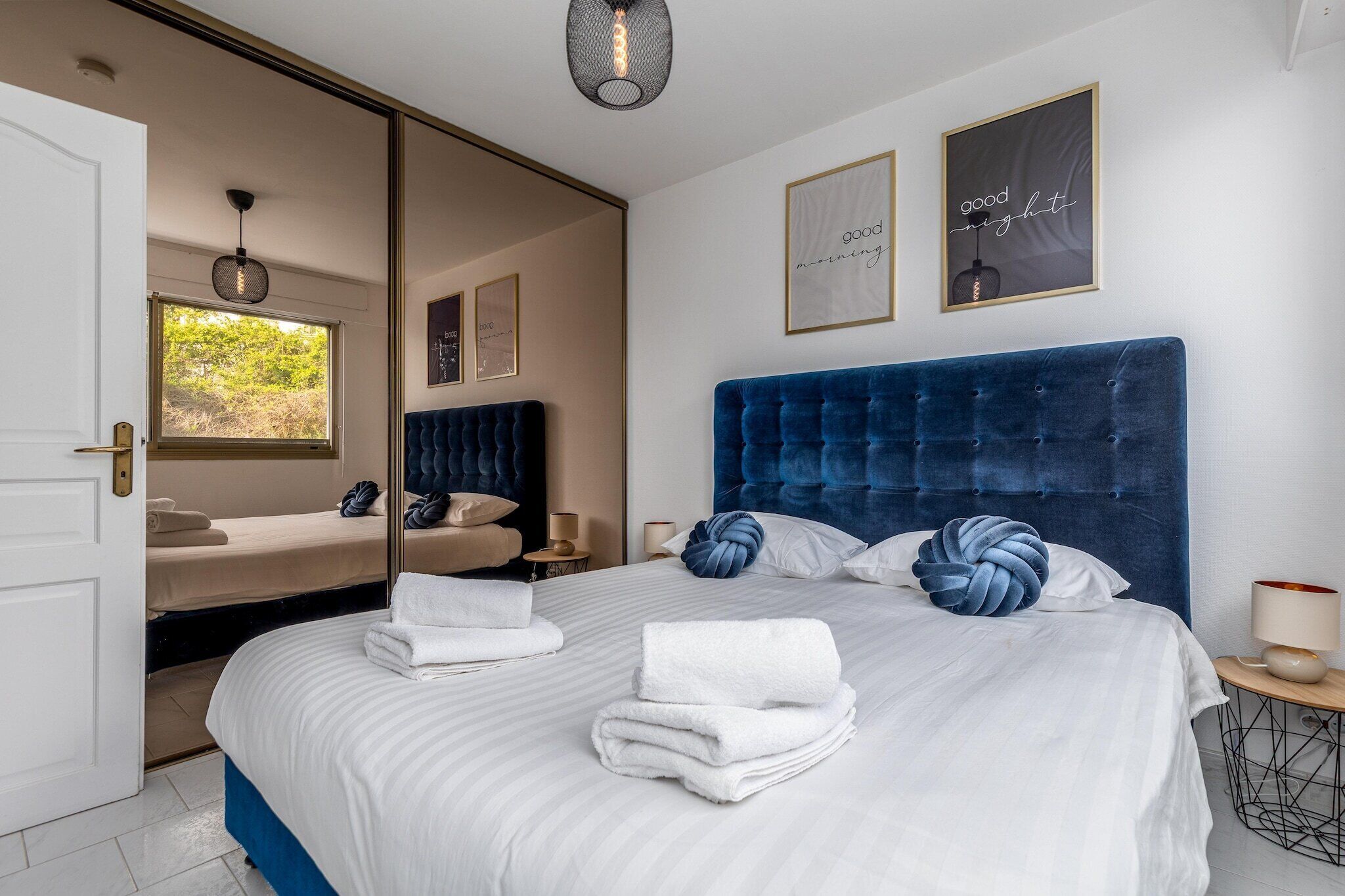 2 chambres, fer et planche à repasser, accès au Wi-Fi (inclus)