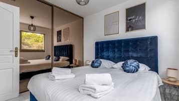 2 chambres, fer et planche à repasser, accès au Wi-Fi (inclus)