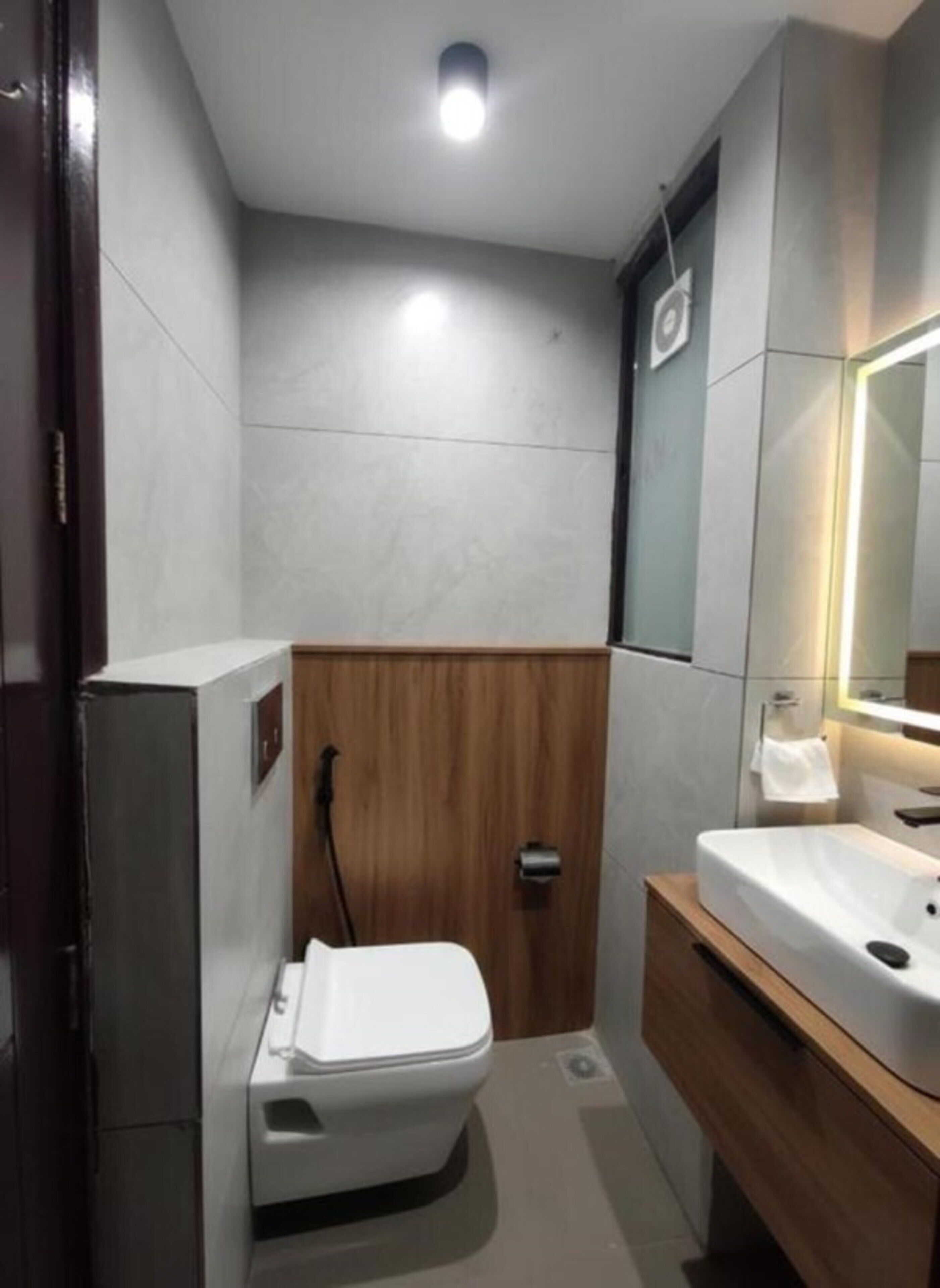 Dusche, kostenlose Toilettenartikel, Handtücher, Seife