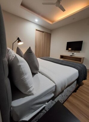 ห้องดีลักซ์ | โต๊ะทำงาน, พื้นที่ทำงานแบบใช้แล็ปท็อป, Wi-Fi ฟรี