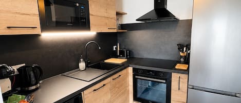 Fridge, microwave, oven, stovetop