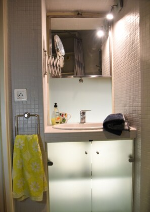 Towels, soap, toilet paper - Vrbo Property (Saint-Rémy-de-Provence)