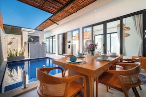 Outdoor dining - Villa Toograss close to Black Sand Beach (gianyar)