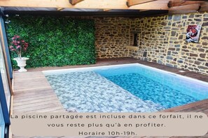 A heated pool - Vrbo Property (Tinténiac)