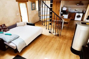 Travel cot, free WiFi, bed sheets - Vrbo Property (Tinténiac)