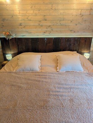 Iron/ironing board, Internet, bed sheets - Vrbo Property (Béost)