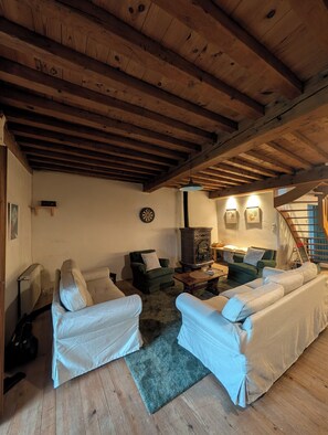 Living area - Vrbo Property (Béost)