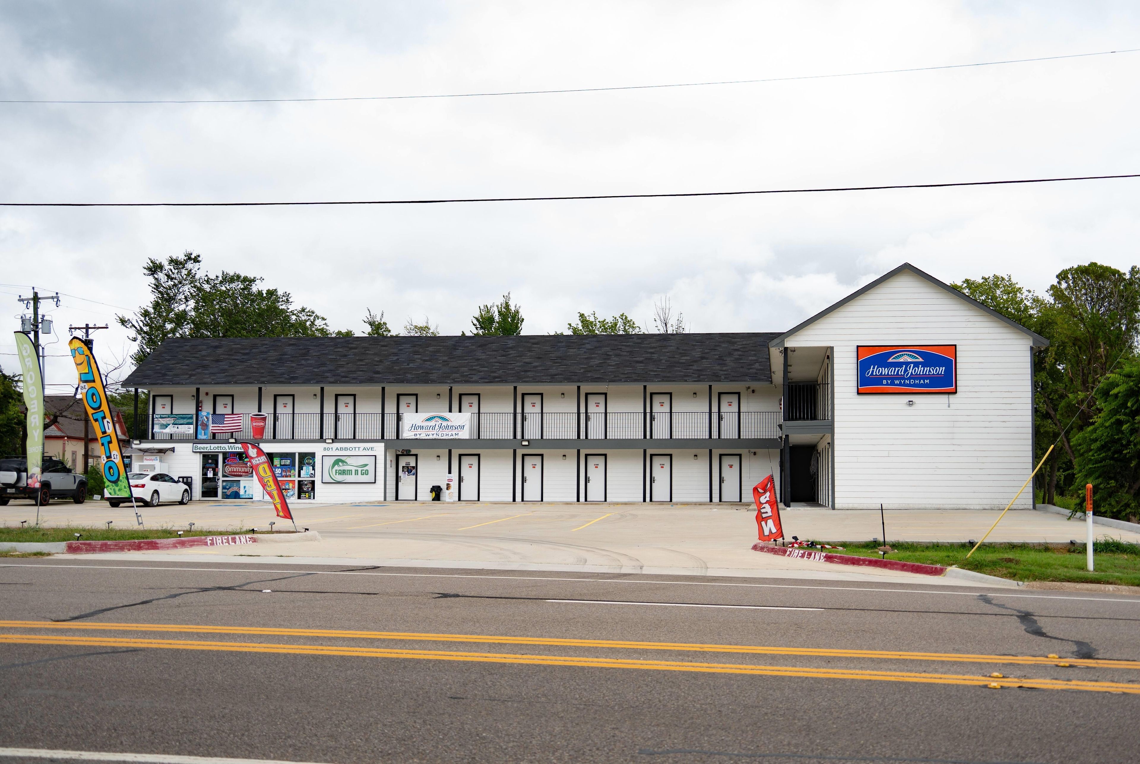 A two-story building with a sign for Howard Johnson by Wyndham.