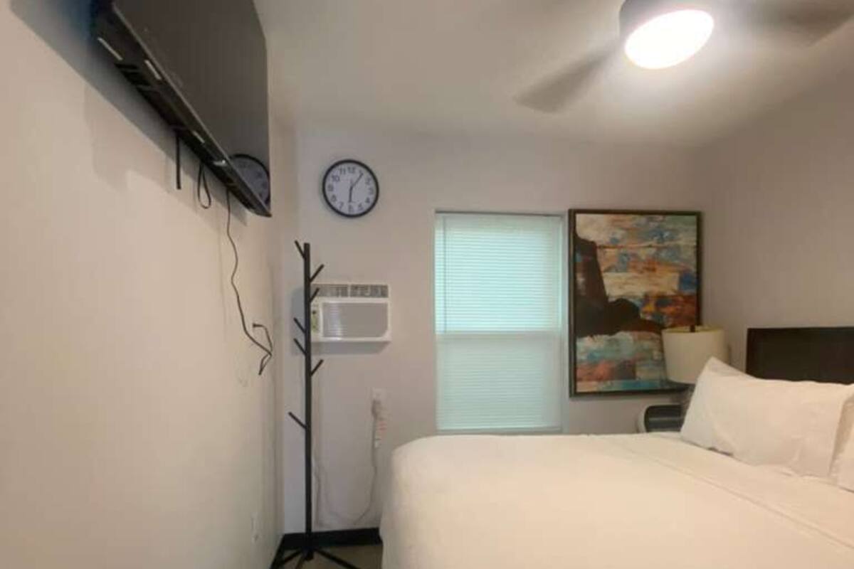 Room, 1 King Bed, Non Smoking