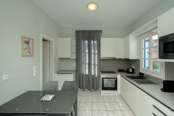 Family Apartment, Beach View | Private kitchen