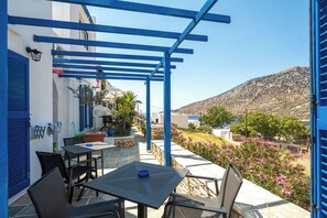Outdoor dining - Panorama rooms (SIFNOS)