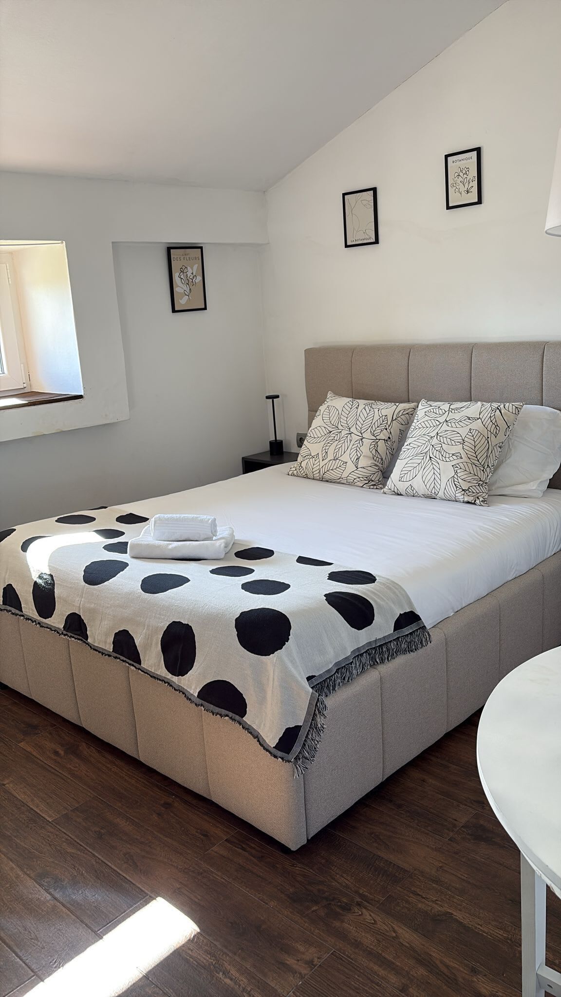 Dormitorio 2 con cama de matrimonio · Bedroom 2 with double bed