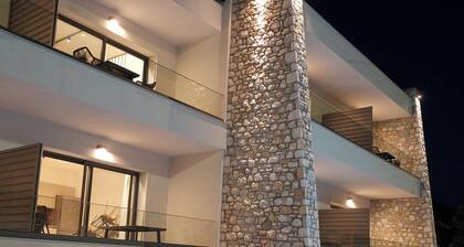 Almondo Suites | Premium Family Maisonette with Pool