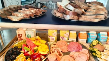 Free daily buffet breakfast