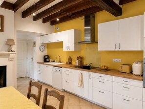 Private kitchen - Vrbo Property (Yermenonville)