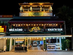 A restaurant with a sign reading 'AnBua' and 'NHA HANG KHAC SAN' at night. - Palette Anh Vu Hotel Phu Quoc (Phu Quoc)
