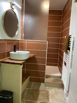 Double Room, Garden View | Bathroom - La Félicité (Boissy-le-Sec)