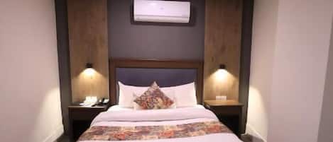 Family Suite | Premium bedding, iron/ironing board, free WiFi, bed sheets