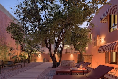 Spartacus Garden Boutique Suites
