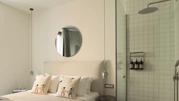 Standard Suite | Bathroom | Shower, rainfall showerhead, free toiletries, hair dryer