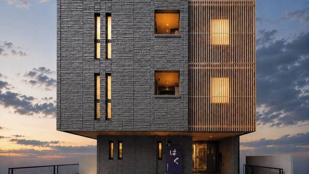 A modern building with a flat roof, large windows, and a balcony. - HAKU HIROSHIMA Station HOTEL (Hiroshima)