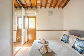 1 bedroom, iron/ironing board, WiFi, bed sheets - Chalet Pino - Private Parking (Pistoia)