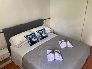 1 bedroom, iron/ironing board, WiFi, bed sheets - Chalet Pino - Private Parking (Pistoia)