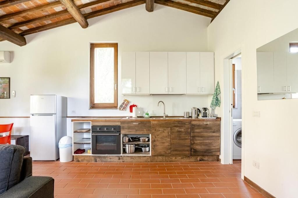 Fridge, oven, dishwasher, coffee/tea maker