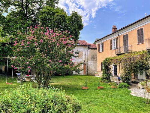 Quiet country house, an 18th century casale with a large garden