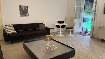 TV, videoteca, impianto stereo
