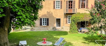 Quiet country house, an 18th century casale with a large garden