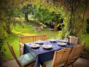 Outdoor dining - Vrbo Property (Casalborgone)