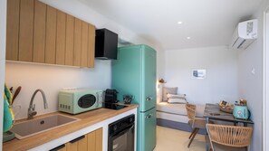 Fridge, microwave, oven, stovetop - Cavo Blue Villas, Junior Luxury Villa with Pool View (Elia 84600)