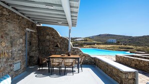 Outdoor dining - Cavo Blue Villas, Junior Luxury Villa with Pool View (Elia 84600)