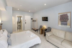 Suite estudio Confort, balcón | Decoración individual y mobiliario individual