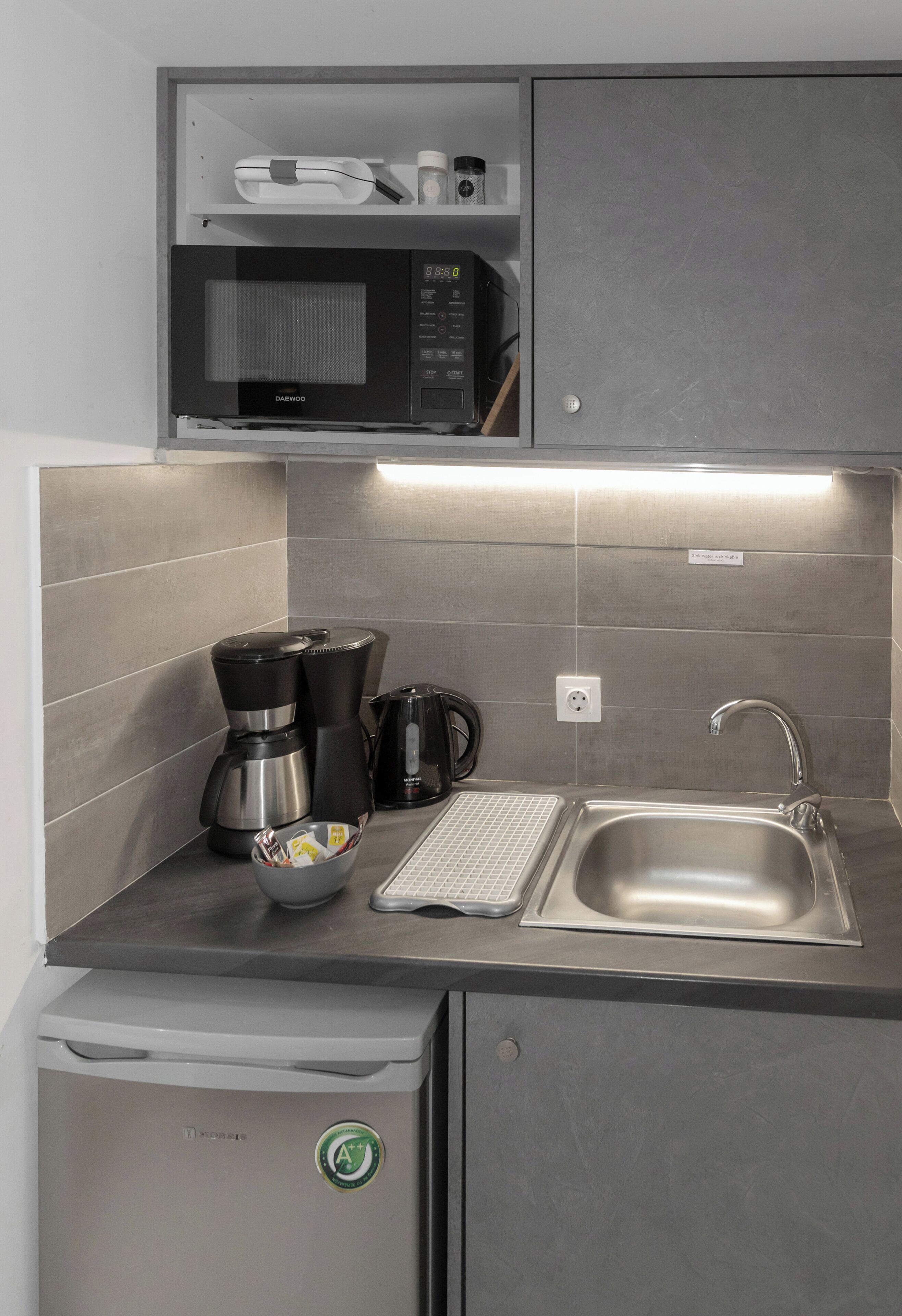 Comfort Studio Suite, Balcony, Ground Floor | Private kitchenette