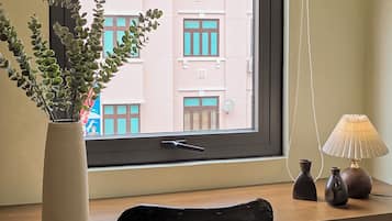 Deluxe Room, Balcony, Courtyard View | Interior
