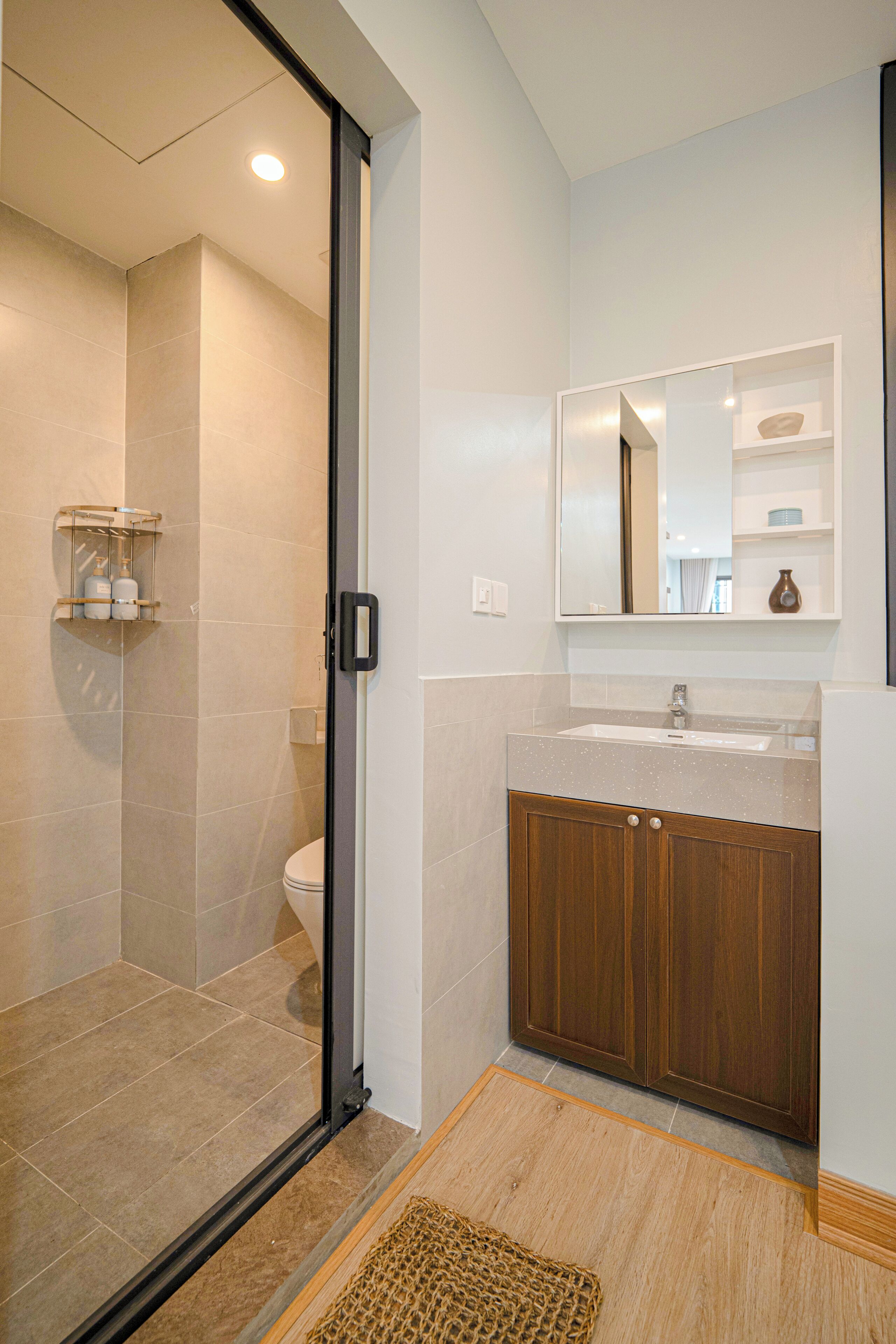 Deluxe Double Room, Balcony, City View | Bathroom | Shower, hair dryer, slippers, towels