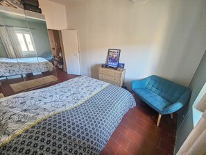 2 多间卧室、熨斗/熨衣板、WiFi、床单