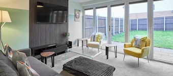 House Sleeps 8 With Wifi
