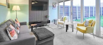 House Sleeps 8 With Wifi