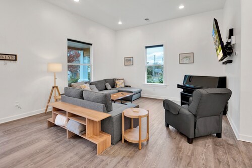The Woodlawn Retreat: Amazing SAUNA & HOT TUB