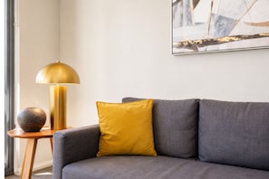 Sofa - Luxury West End |heart of Freo | Parking (Fremantle)