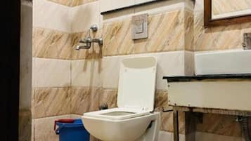Kostenlose Toilettenartikel, Hausschuhe, Handtücher, Seife