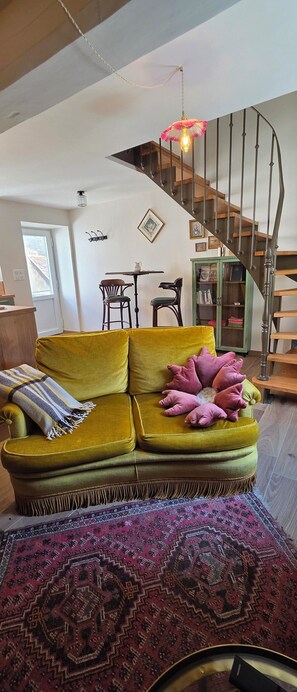Living area - Vrbo Property (Fontenay-près-Chablis)
