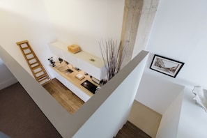 A modern kitchen with a wooden ladder, a sink, and a small wooden box on the counter. - Sunny 1BD Loft Style Flat in the Heart of Hackney (London)