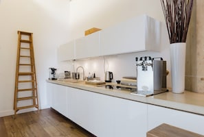 Private kitchen - Sunny 1BD Loft Style Flat in the Heart of Hackney (London)