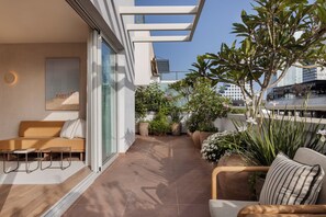 Kolmen hengen premium-huone, kaupunkinäköala | Terassi/patio