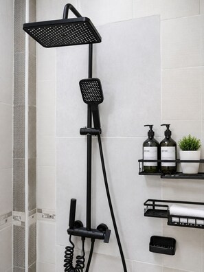 Bathroom - Luxor Garden Residence (Accra)