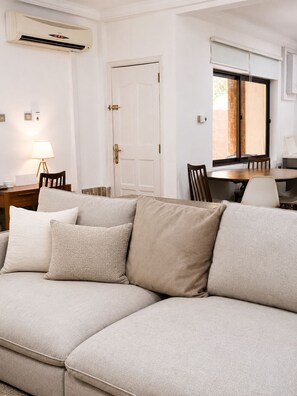 Living area - Luxor Garden Residence (Accra)